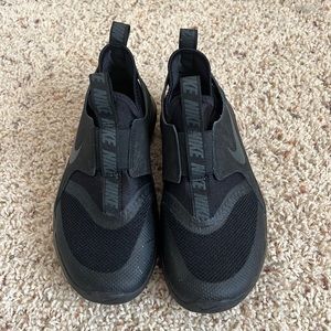 Black Nike Flex Runner size 2 kids